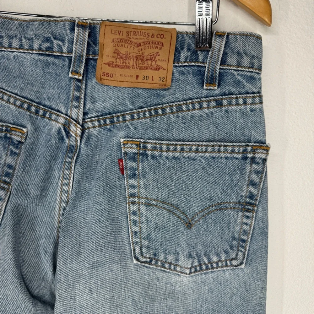Vintage Levis 550 Relaxed Fit Tapered Leg Jeans Light Wash Blue USA Made 30x32